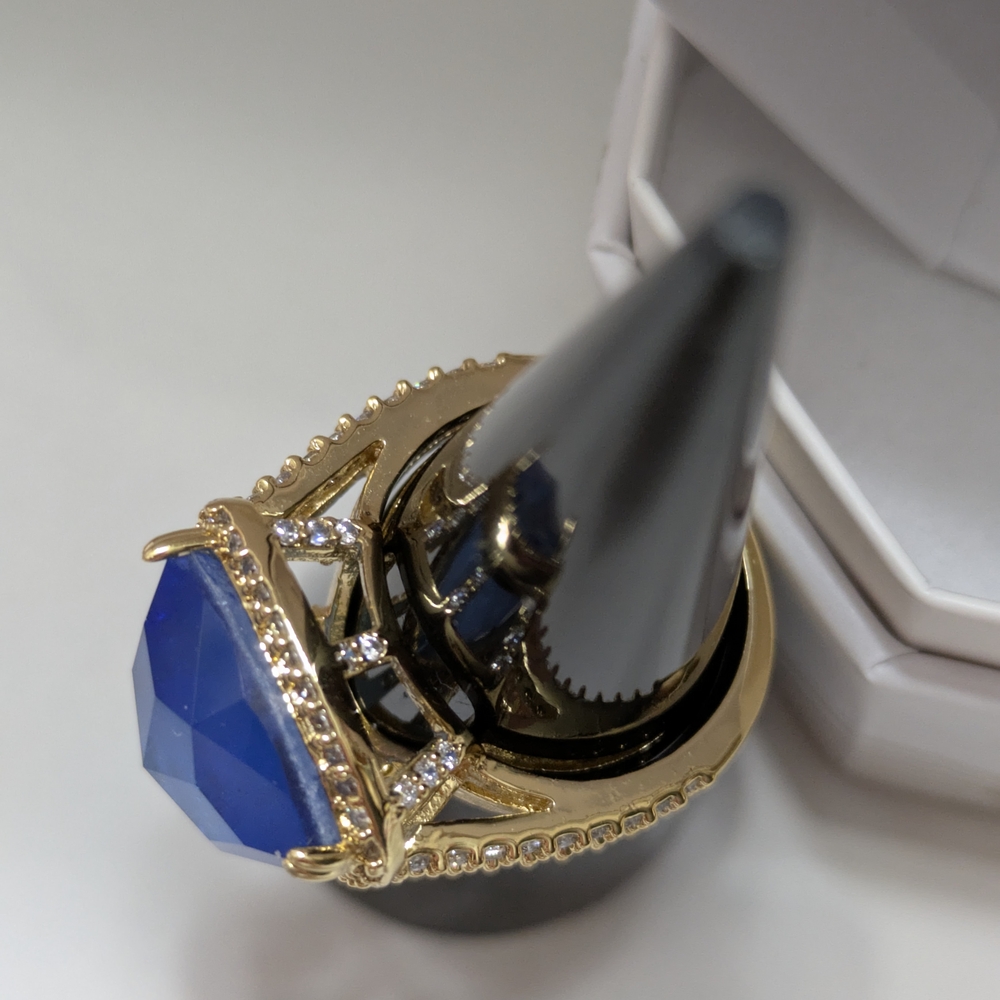 Elegant Gold and Blue Gemstone Ring